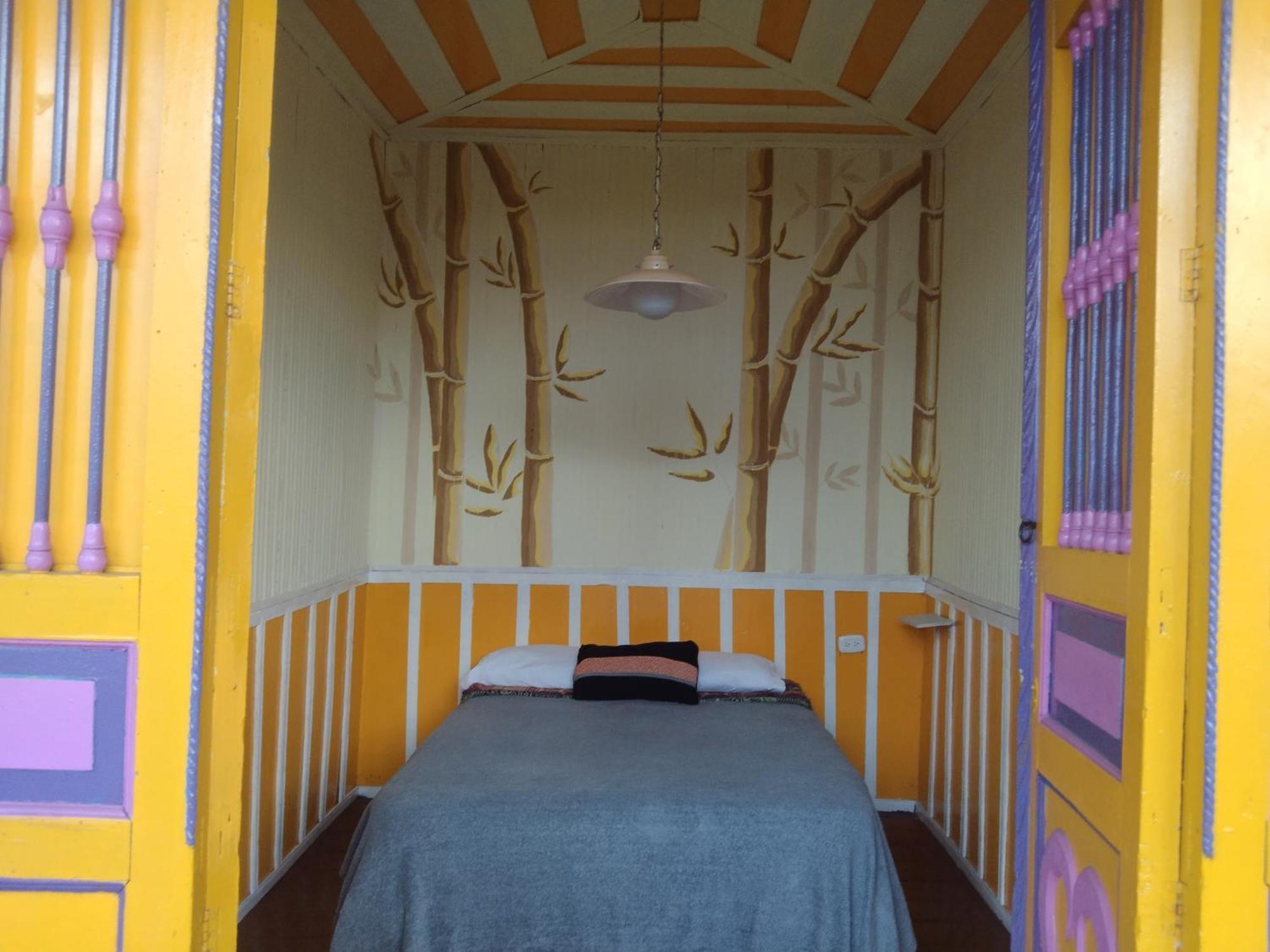 Hostal Bremen Jq ฟิลานเดีย ภายนอก รูปภาพ